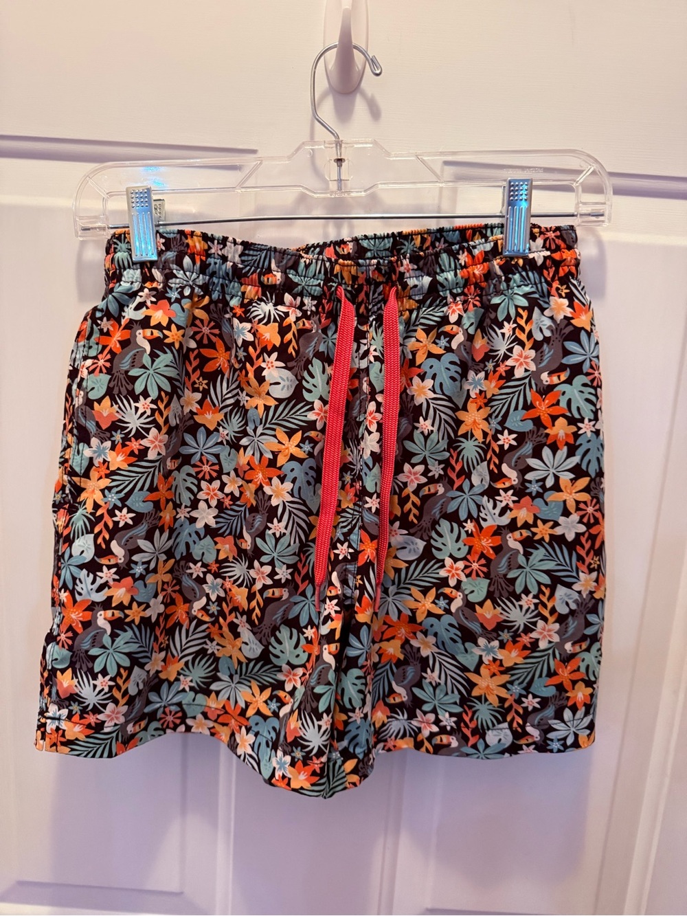 chubbies Black Floral Tropical Drawstring swim Shorts size small inseam 5.5